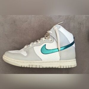 Nike Dunk High Top Metallic Swoosh Sneakers Size 9